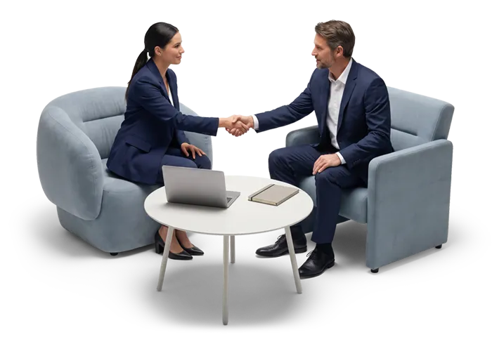 Reunião de negócios com aperto de mãos, notebook sobre a mesa